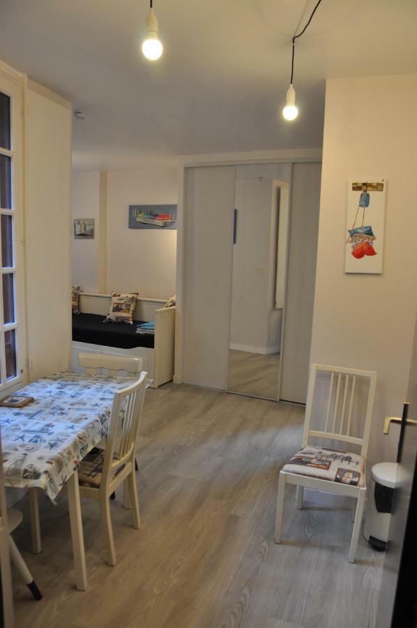 La Bertaudiere Apartment Saint-Malo Bagian luar foto
